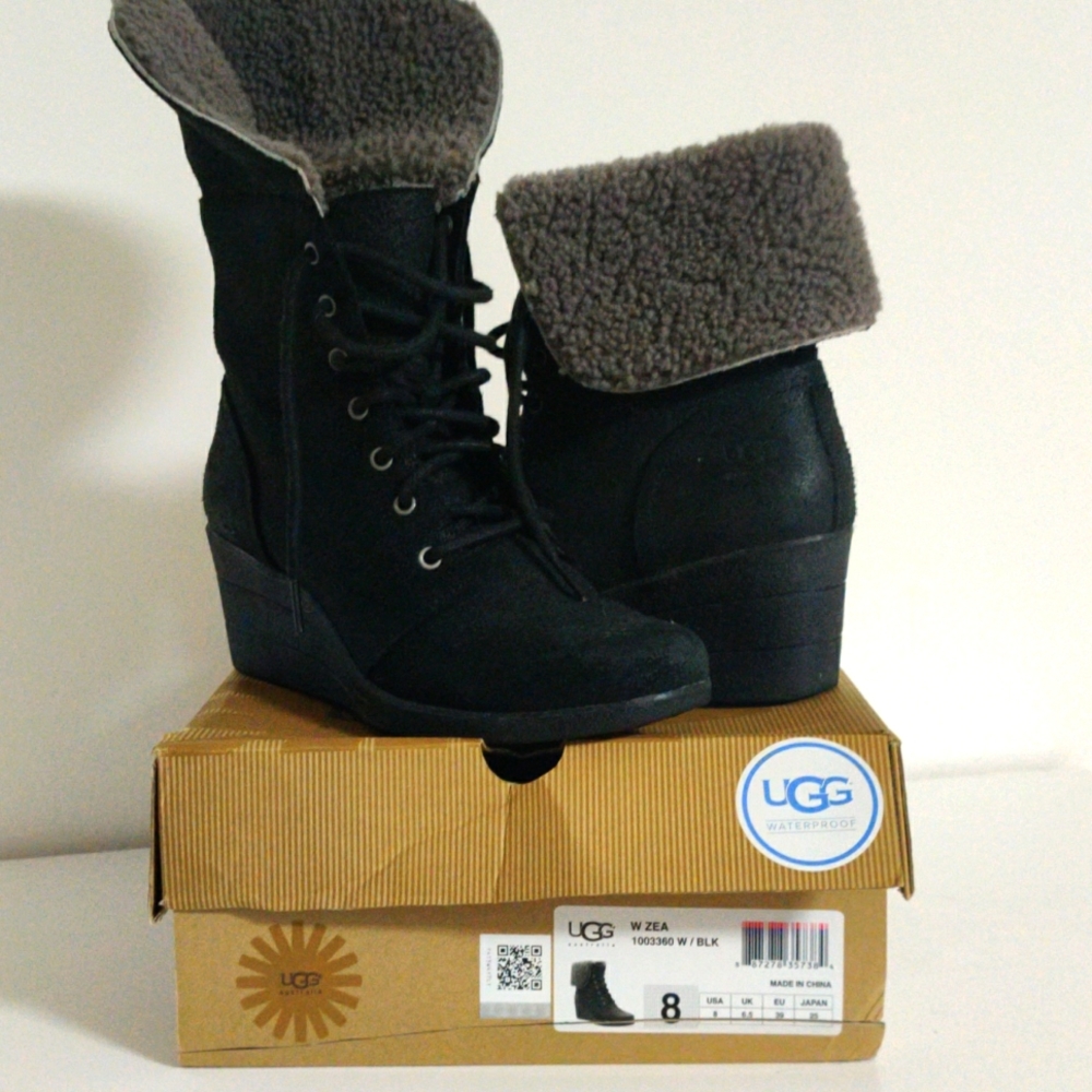UGG Zea Winter waterproof slip-resistant wedge boots black size 8, lightly used